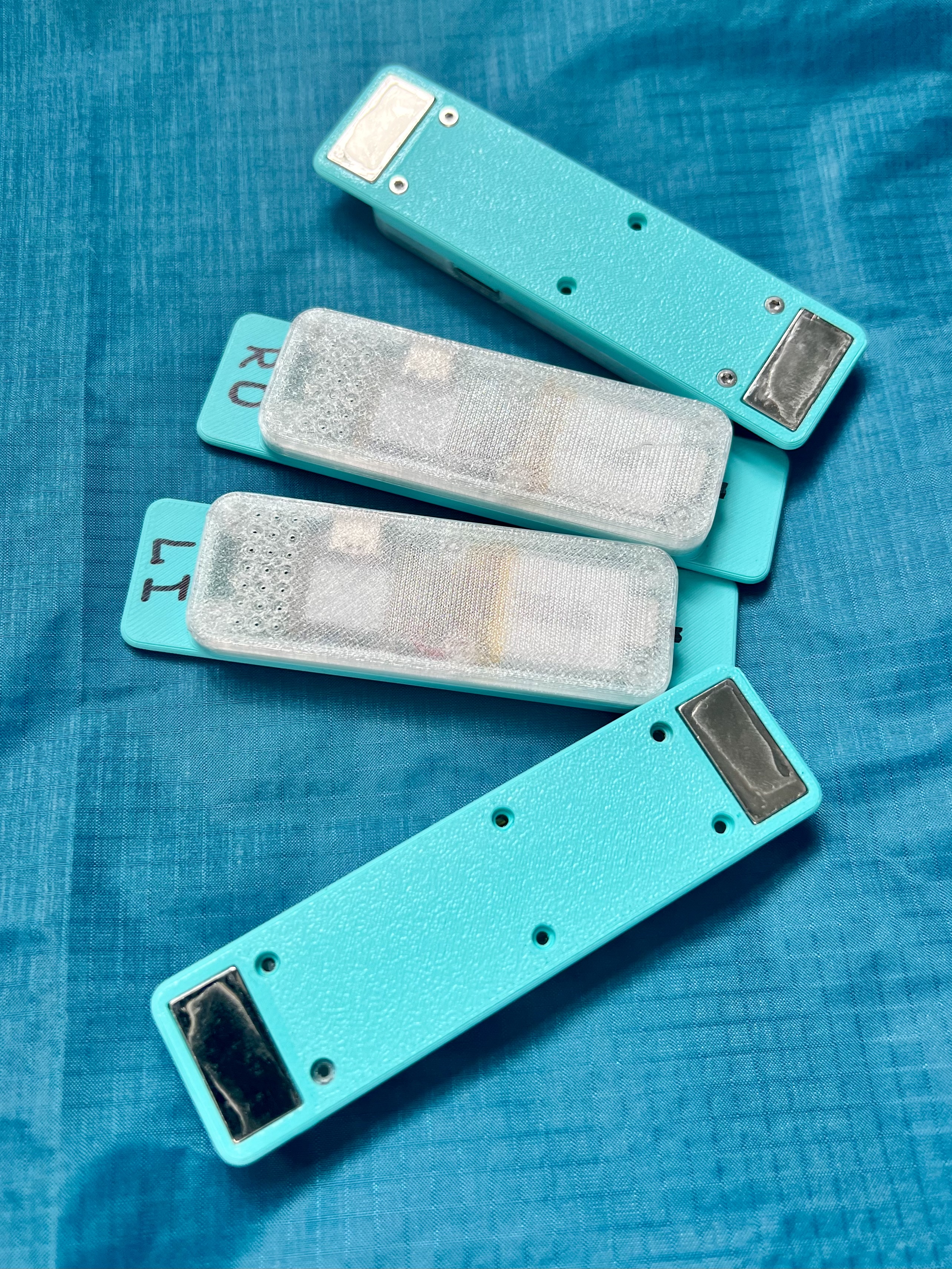 Four ParaBaro BLE transmitter pods with magnets for wing attachment