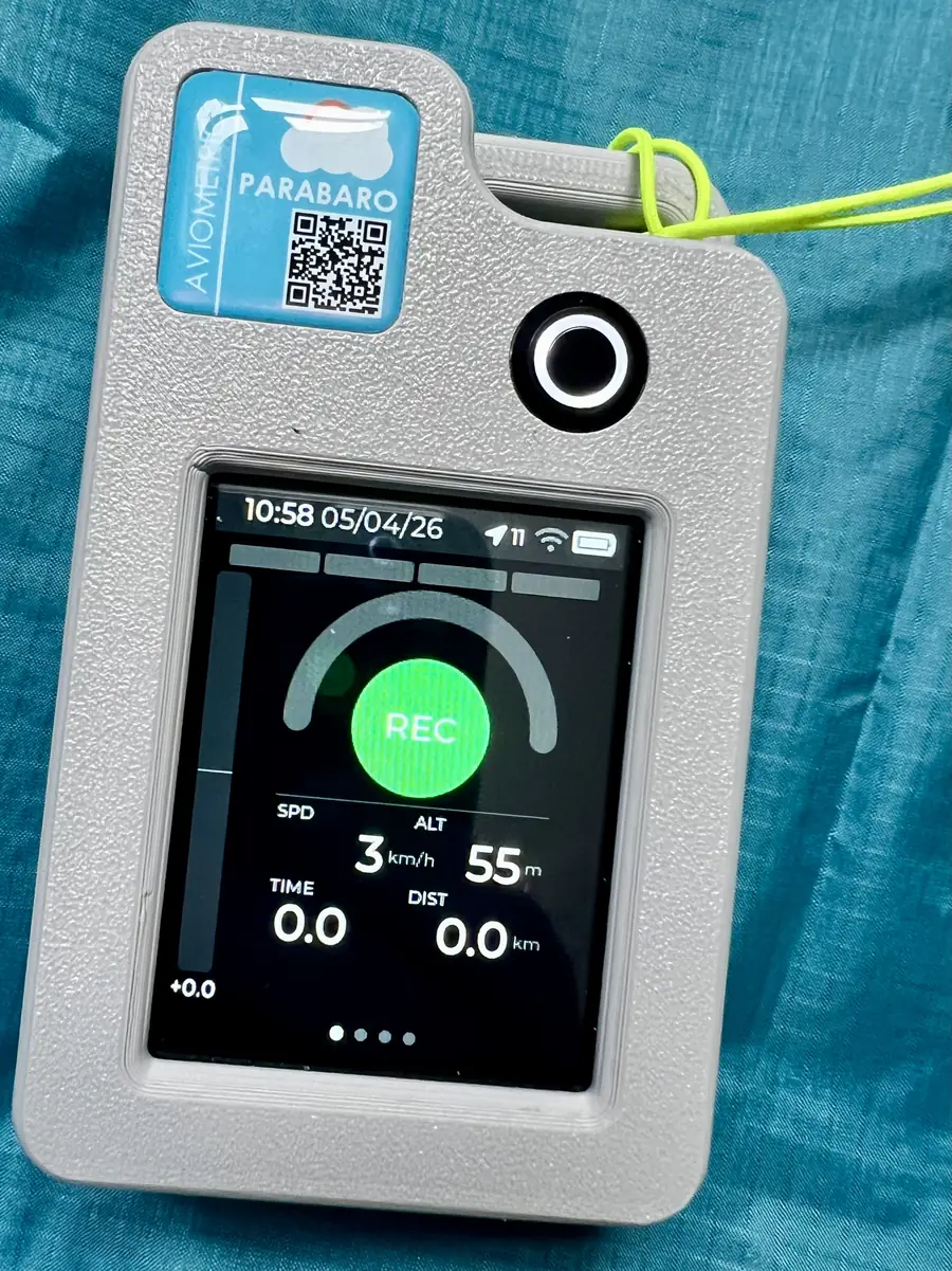 ParaBaro Flight screen during a recording session showing speed, altitude, time and distance